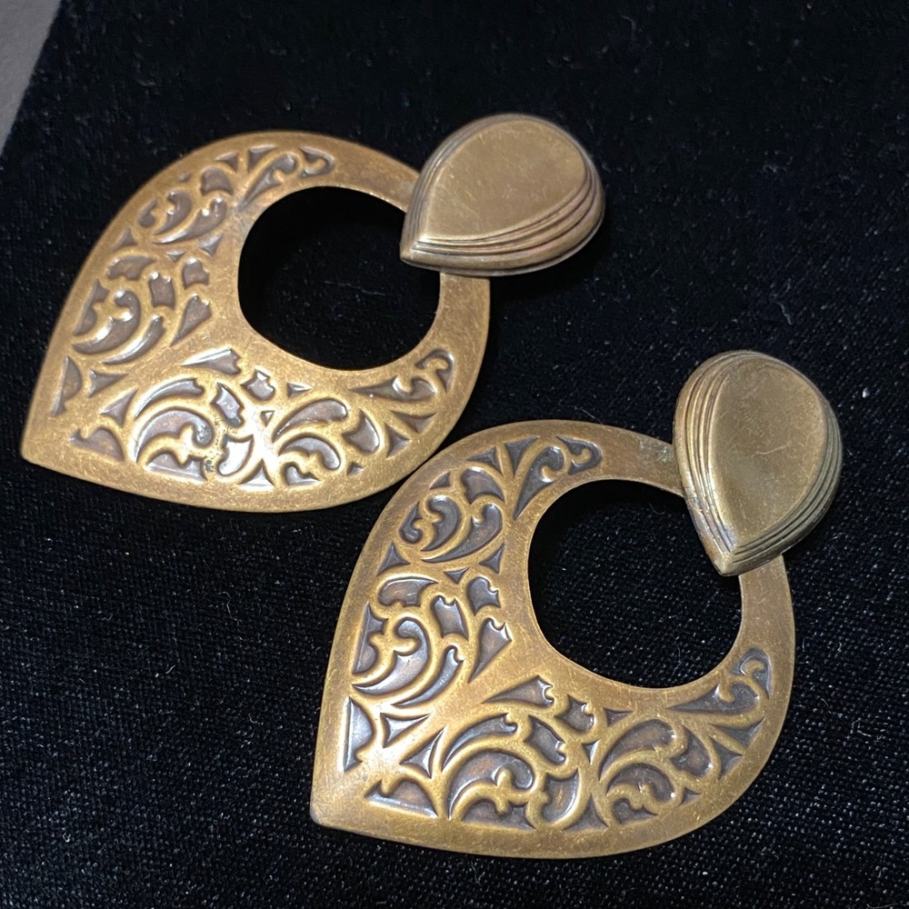 Elegant vintage pressed tin dangling Teardrop pierced Earrings - Picture 10 of 12